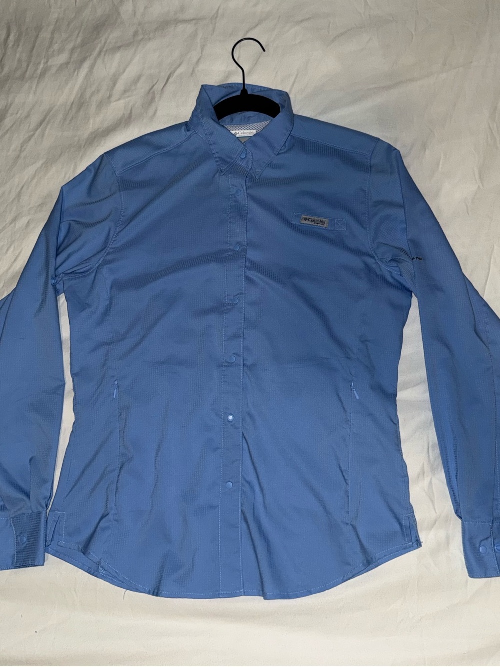 Columbia PFG Women's Light Blue Long-Sleeve Button-Down Shirt